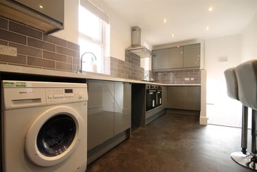 6 bed house, Bayswater Road, Jesmond, Newcastle, NE23HR - Image 2